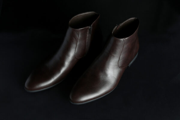Duca di Morrone Philipps Brown Ankle Boots Chukka Dress Shoes Picture7: Duca di Morrone Philipps Brown zippered ankle boots chukka shoes are the ideal men's shoes for casual or office when an elegant and formal dress code is required. Upper and interior in synthetic leather, refined and quality elastic sides ankle boots.